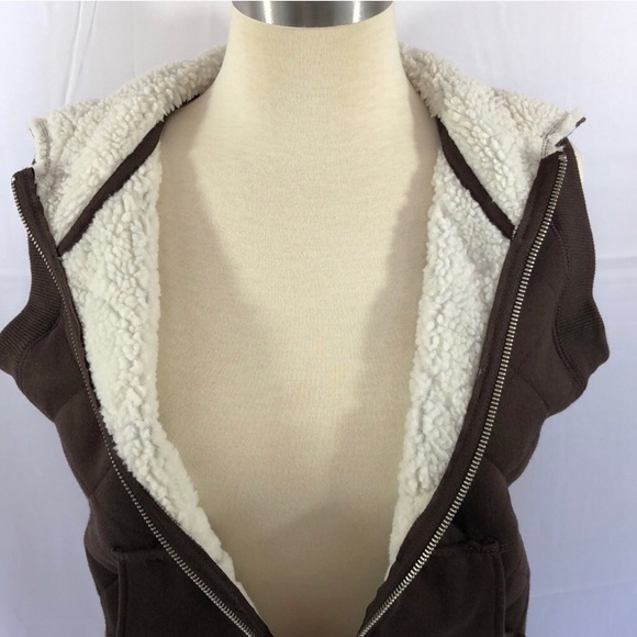 The north face poly sherpa lined vest - Picture 5 of 8